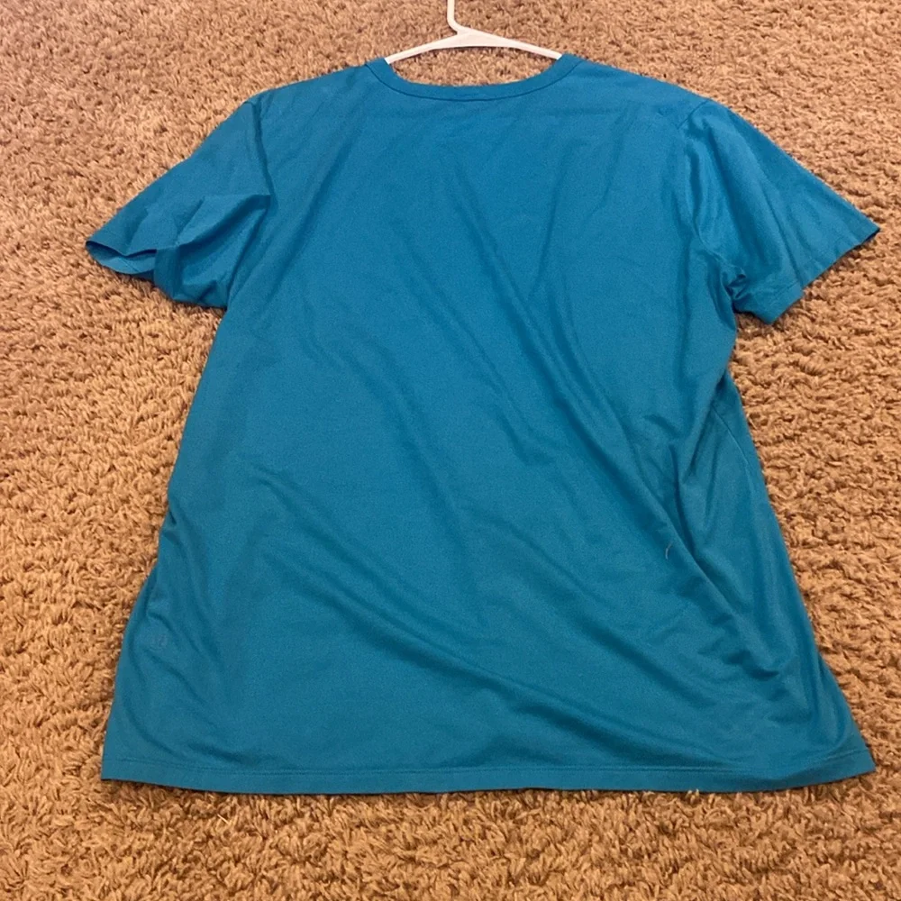 Lulu lemon blue 5 year basics tshirt - Picture 2 of 3